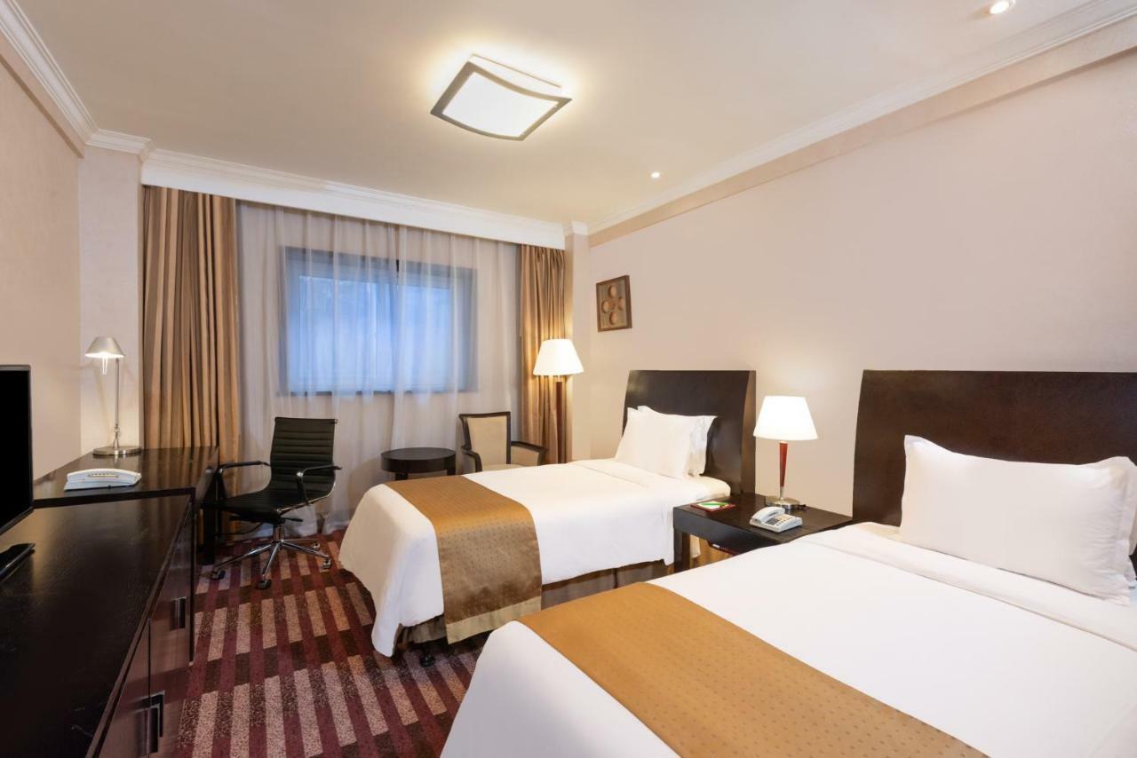Holiday Inn Downtown Шанхай Екстериор снимка