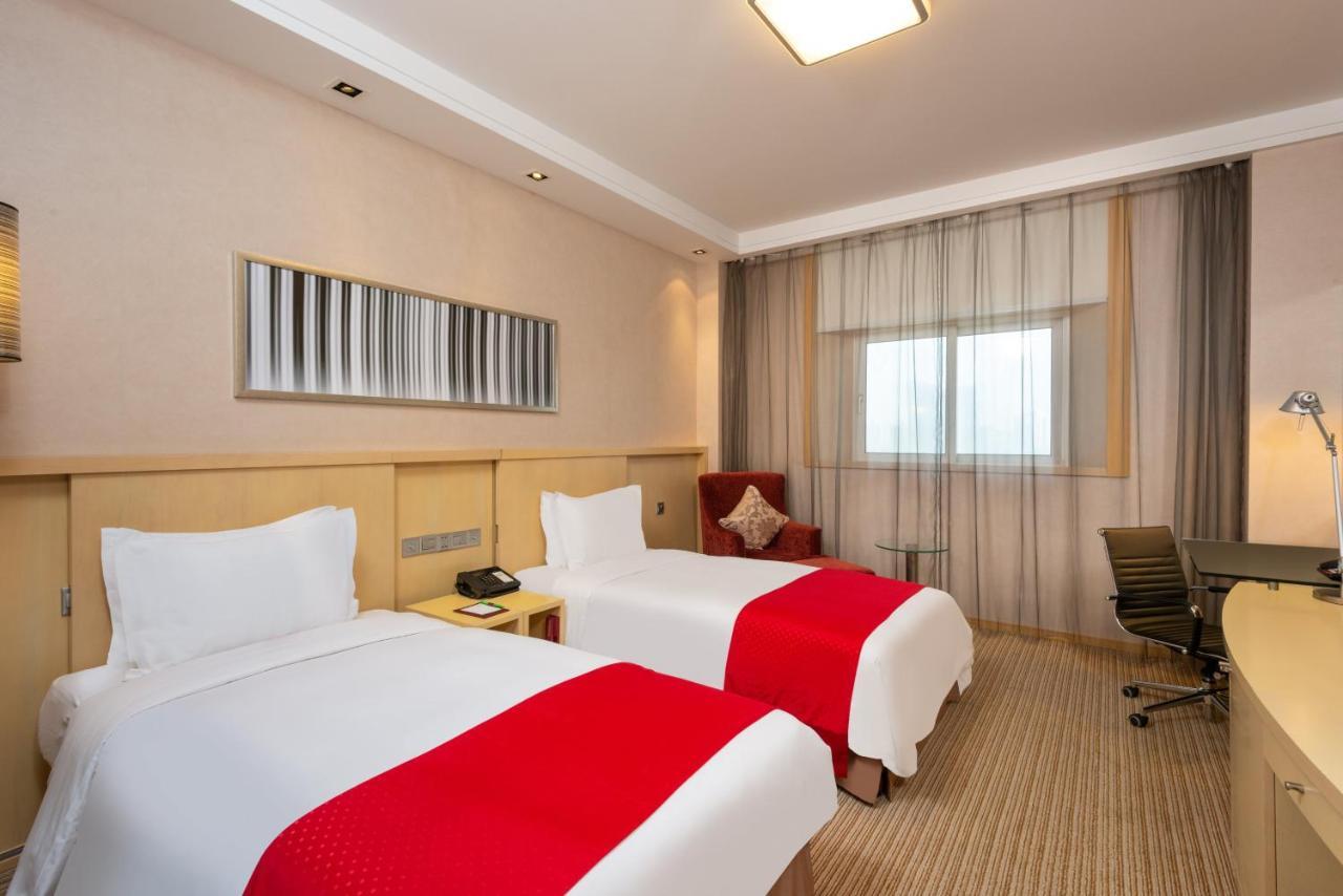 Holiday Inn Downtown Шанхай Екстериор снимка