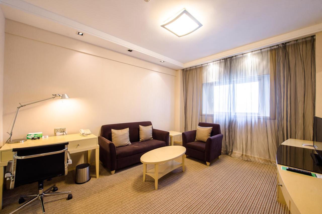 Holiday Inn Downtown Шанхай Екстериор снимка